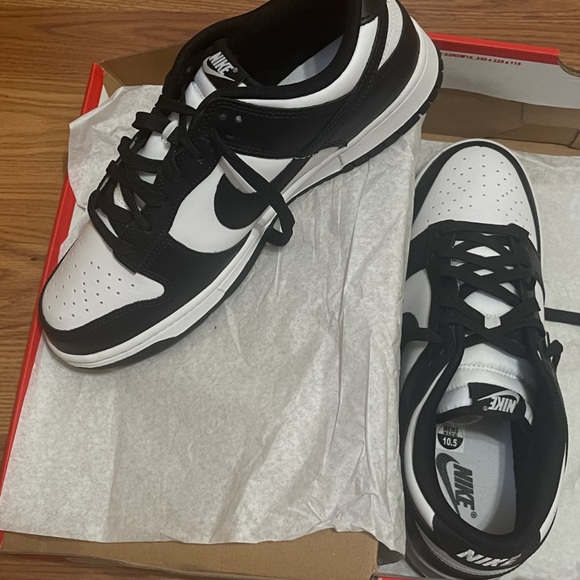 Nike Men's Low Retro Dunk Classic Black and White Sneakers - Picture 2 of 4